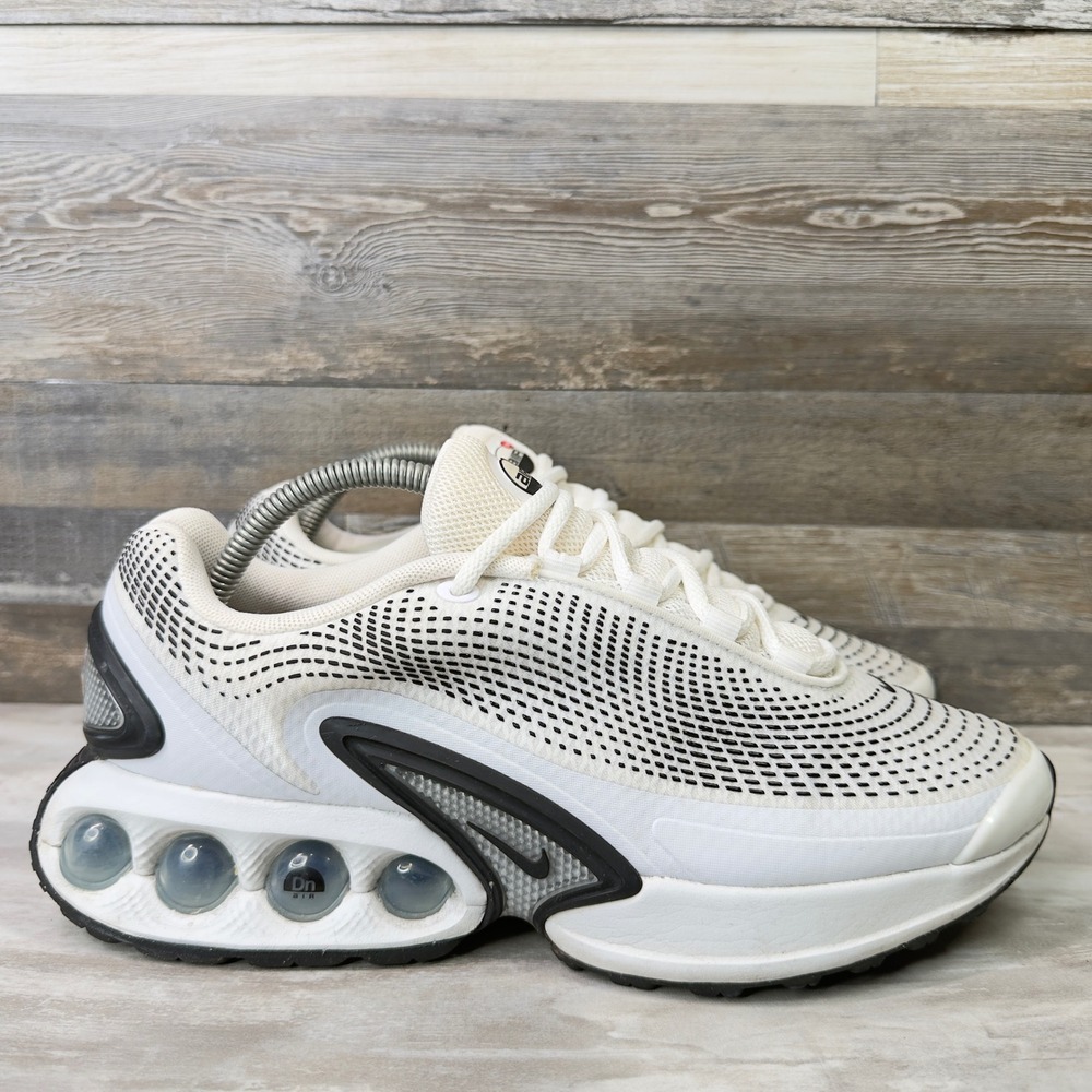 Nike AirMax DN Photon Dust Mens Size 8.5 Sneakers Dynamic Sail Black White